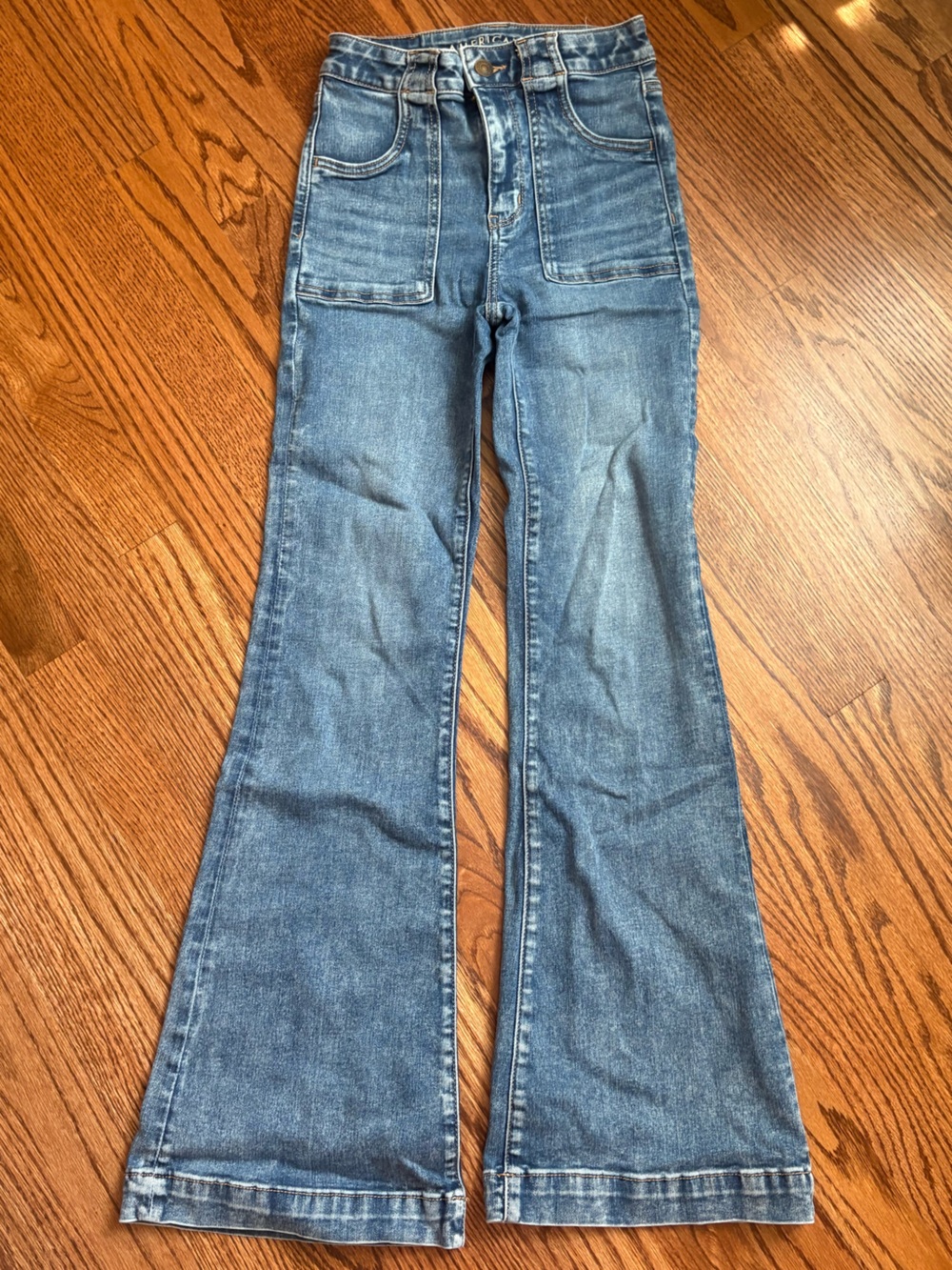 American Eagle Outfitters High-Rise Flare Jeans - Medium Blue Wash